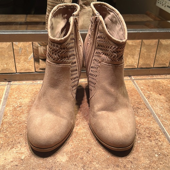 NWT Tan Faux Suede Booties - Picture 6 of 9